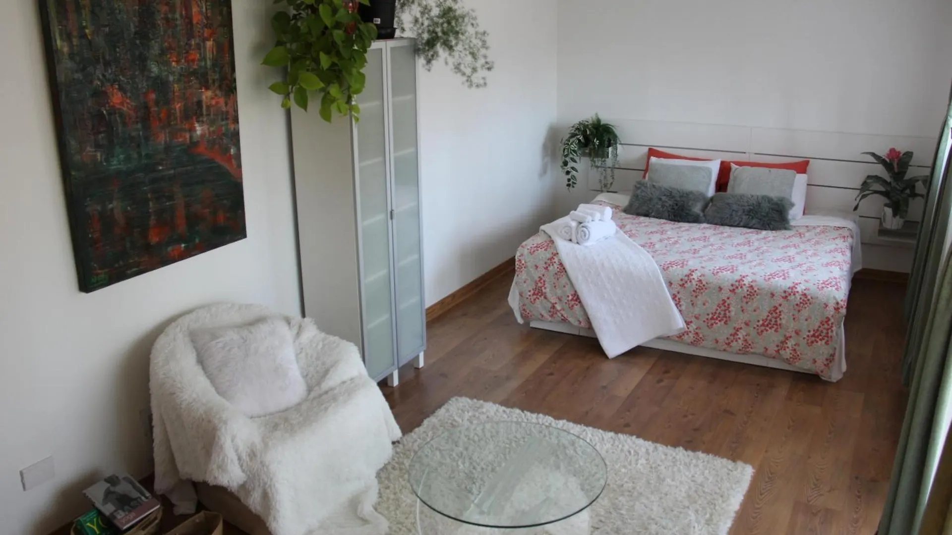 Serene Don River Retreat- 2Br Suite, Private Patio, Free Breakfast & Parking Toronto Apartment