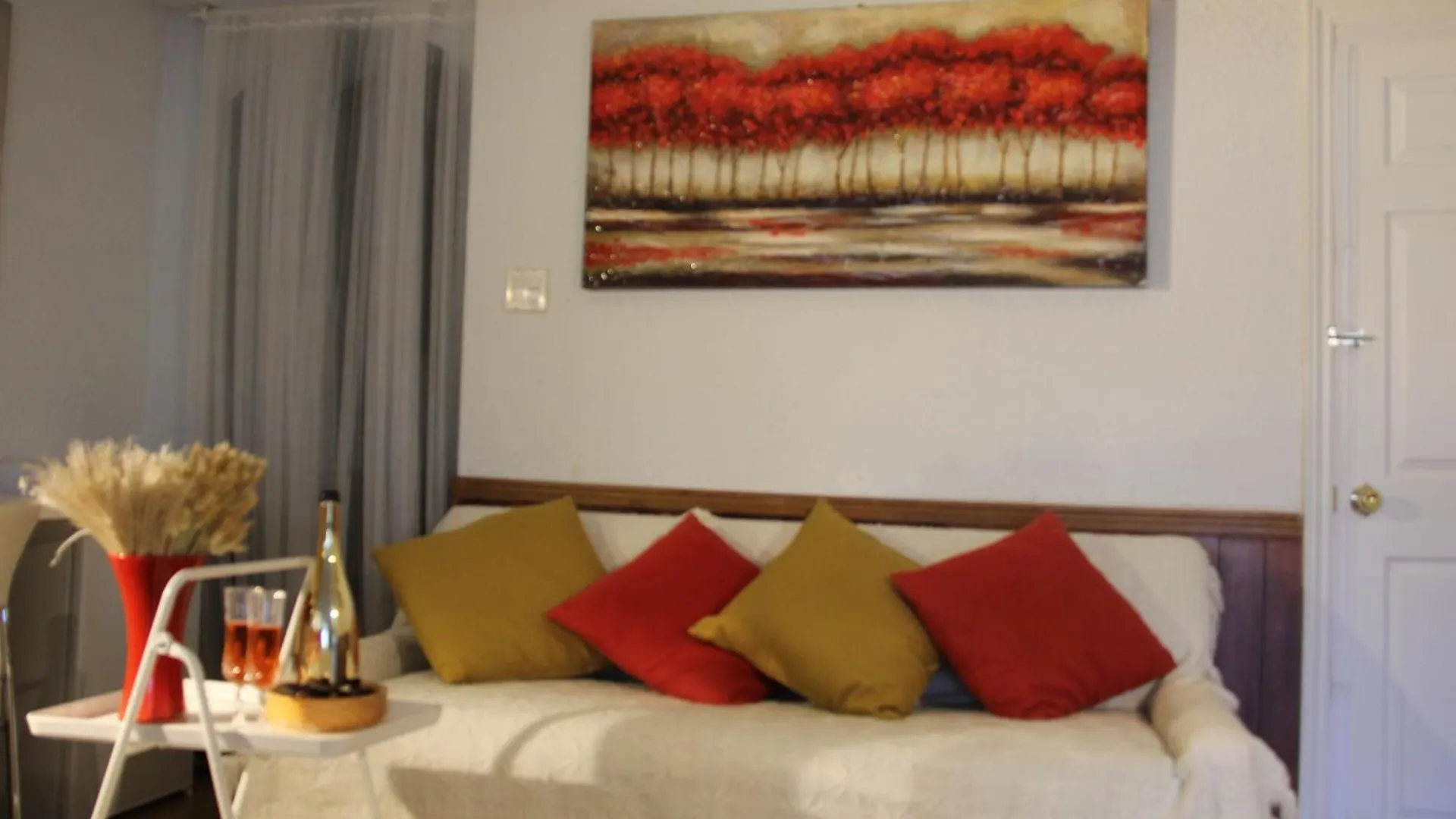 Serene Don River Retreat- 2Br Suite, Private Patio, Free Breakfast & Parking Toronto